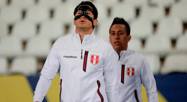 Gianluca Lapadula jugó con una máscara de protección contra Brasil.