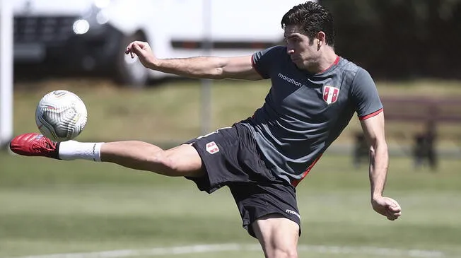 Ricardo Gareca probó a Santiago Ormeño en el equipo titular.