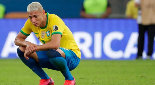 Richarlison lamenta la derrota de Brasil en la final de la Copa América