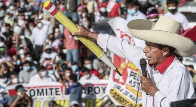 Simpatizantes de Pedro Castillo exigen proclamación del representante de Perú Libre.