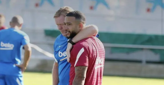 Memphis Depay tuvo caluroso reencuentro con Ronald Koeman.