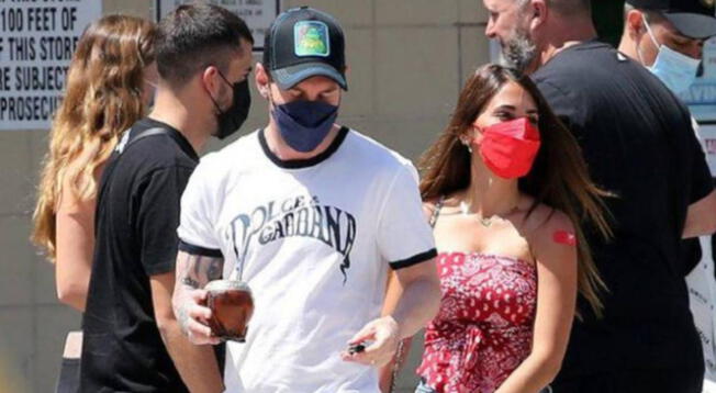 Lionel Messi con Antonella fueron a centro de vacunación en Miami.