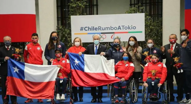 Sebastián Piñera entregó bandera chilena que los acompañará en los JJ. OO. y Paralímpicos