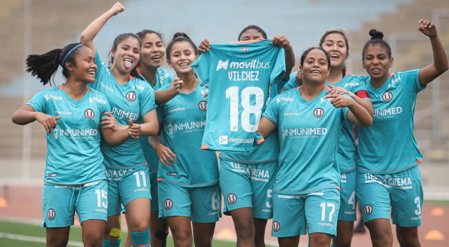 Universitario celebrando el 14-0 ante UTC por la Liga Femenina