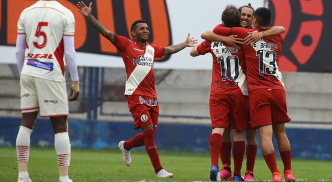 Quintero, Guarderas y Barreto celebran el tanto de Hernán Novick.