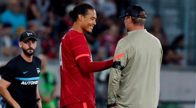 Virgil Van Dijk volvió al fútbol con Liverpool