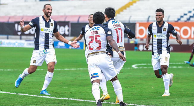 Hernán Barcos recibe el respaldo del plantel de Alianza Lima.