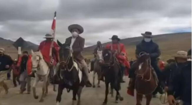 Guido Bellido llegó a Chumbivilcas montado en caballo para dialogar con población