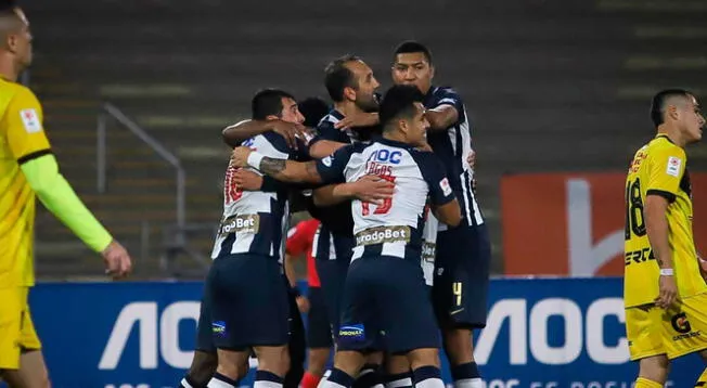 Celebración de Alianza Lima tras el gol de Hernán Barcos