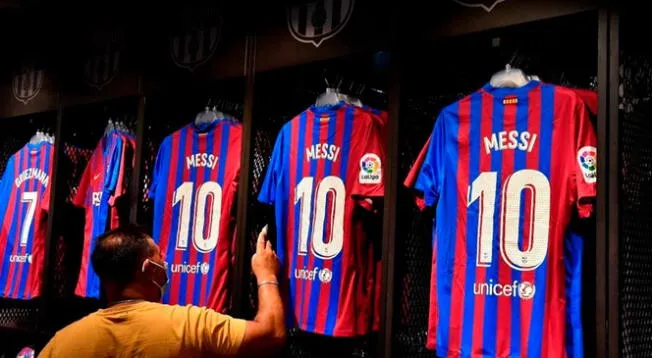 Barcelona vende camisetas de Messi en sus tiendas oficiales
