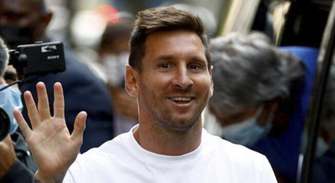 Lionel Messi sale de compras en París