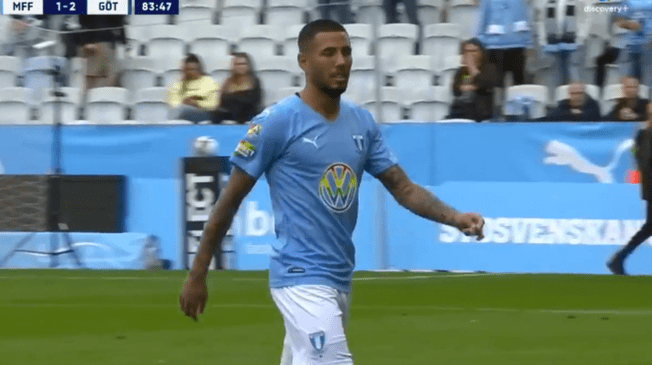 Sergio Peña debutó en el Malmö, pero salió sentido minutos después