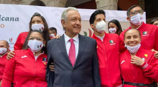 López Obrador asegura que el reconocimiento se dará porque los atletas se quedaron muy 'cerquita' de obtener medalla