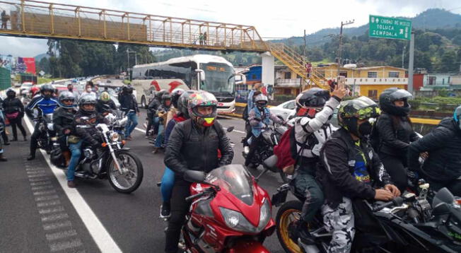 Motociclistas rinden homenaje a compañeros fallecidos