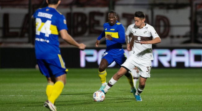 Con Luis Advíncula, Boca Juniors goleó a Platense y zafó del fondo