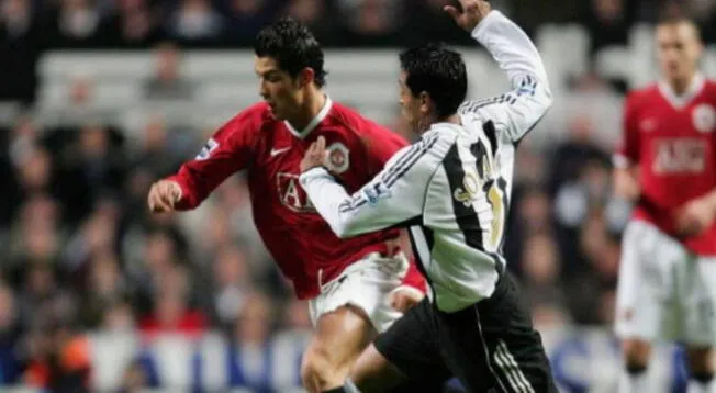 Cristiano Ronaldo enfrentó a Nolberto Solano en la Premier League 2006-2007.