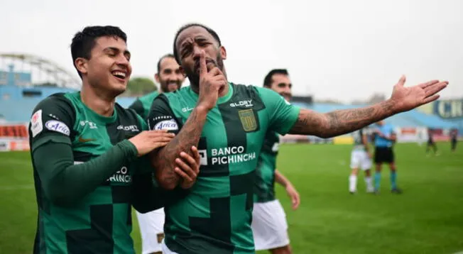 Jefferson Farfán celebró así su segundo gol en la temporada.