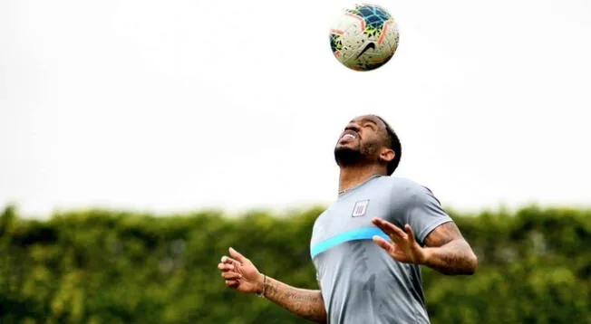 Jefferson Farfán entrenó y se sacó fotos para Banco Pichincha