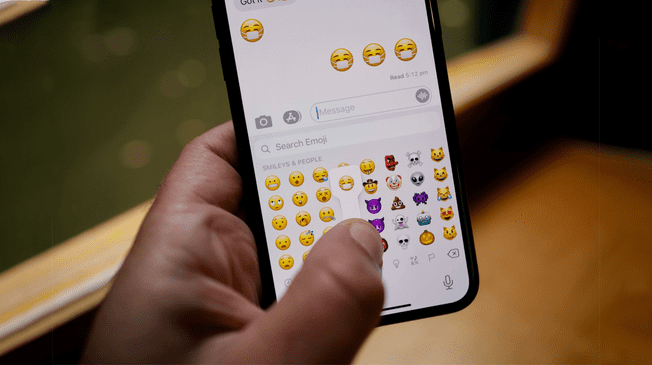 Identifica el inicio del poema utilizando emojis. Identifica el inicio del poema utilizando emojis.