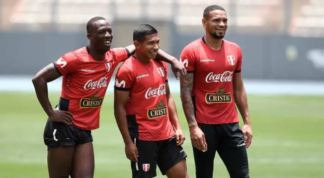 Advíncula, Flores y Callens en escena con la selección peruana