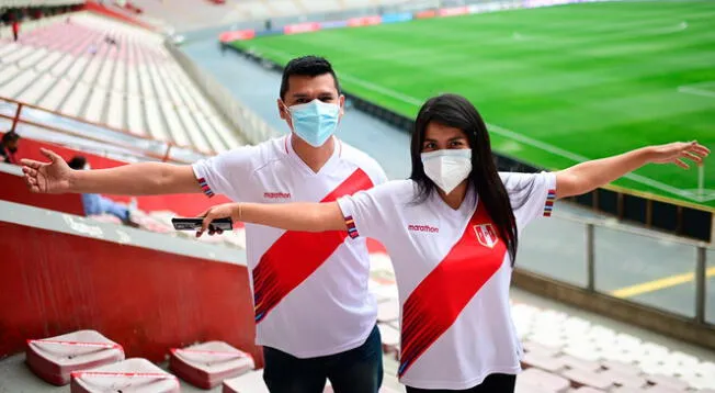 Hinchas de la Selección Peruana llegan al Estadio Nacional
