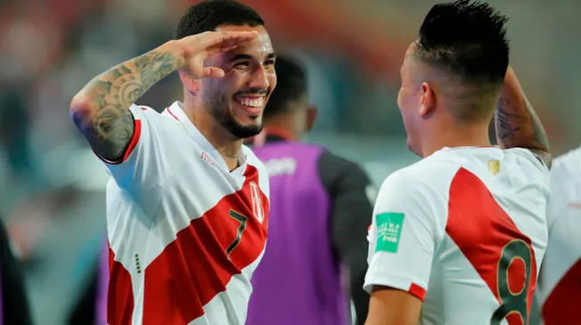 Perú derrotó 2-0 a Chile con tantos de Cueva y Peña.