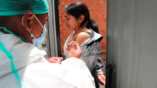 Las vacunas contra el coronavirus han reducido el índice de muertes y hospitalizaciones. Foto: EFE Las vacunas contra el coronavirus han reducido el índice de muertes y hospitalizaciones. Foto: EFE