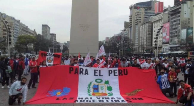 Los peruanos se unieron para alentar a la 'blanquirroja' en el Obelisco de Buenos Aires. Los peruanos se unieron para alentar a la 'blanquirroja' en el Obelisco de Buenos Aires.