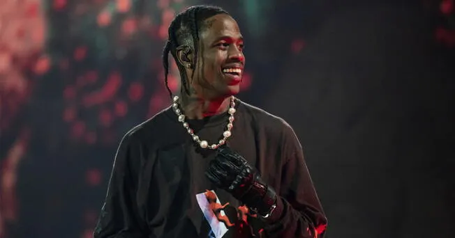 8 personas murieron durante estampida en concierto de Travis Scott