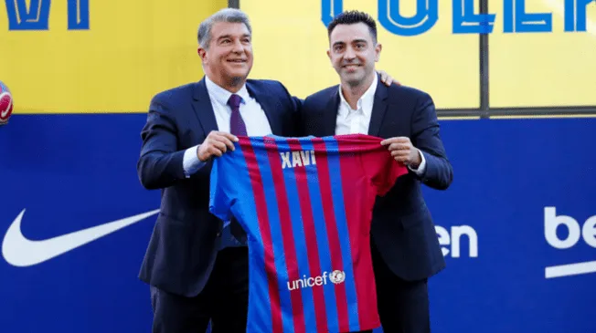 Xavi Hernández firmó hasta el 2024 con Barcelona