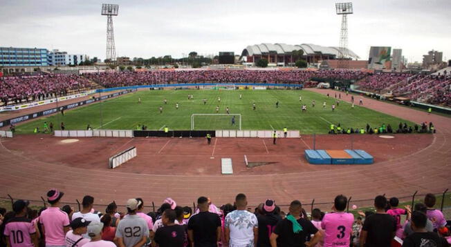 El estadio Miguel Grau cuenta con la capacidad de 17 000 mil espectadores