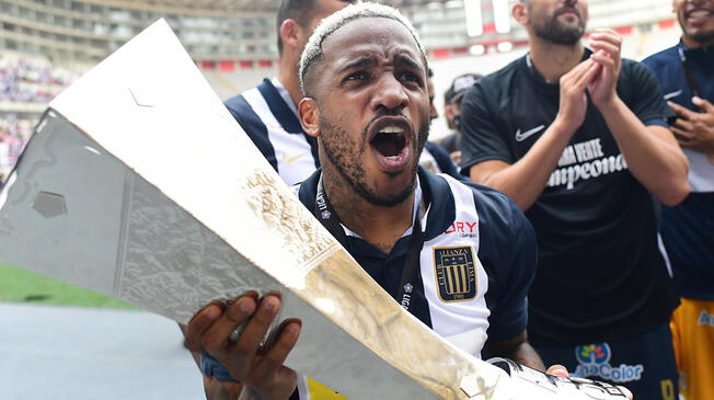 Jefferson Farfán conquistó su cuarto título con Alianza Lima. Foto: Liga de Fútbol Profesional