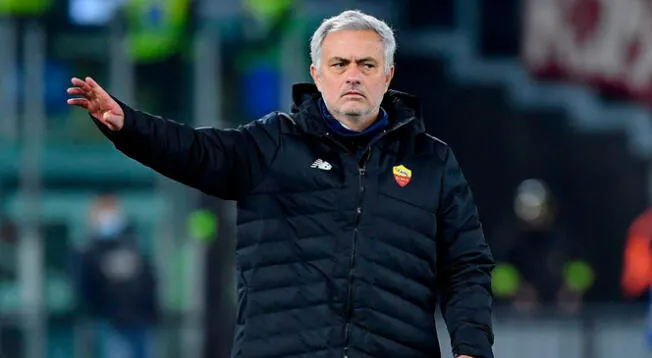 José Mourinho molesto tras derrota de Roma ante Inter