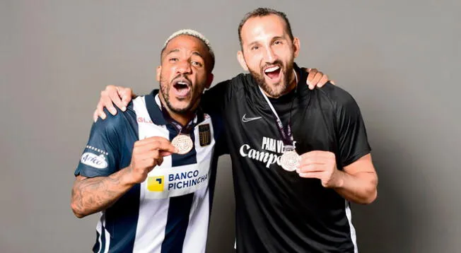 Jefferson Farfán y Hernán Barcos se consagraron campeones con Alianza Lima Jefferson Farfán y Hernán Barcos se consagraron campeones con Alianza Lima