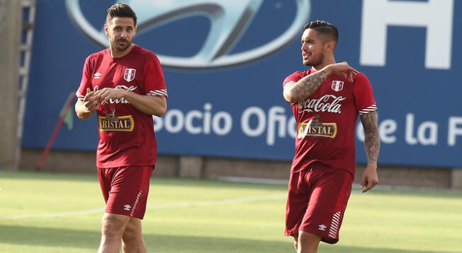 Claudio Pizarro y Juan Vargas compartiendo entrenamiento con la Selección Peruana
