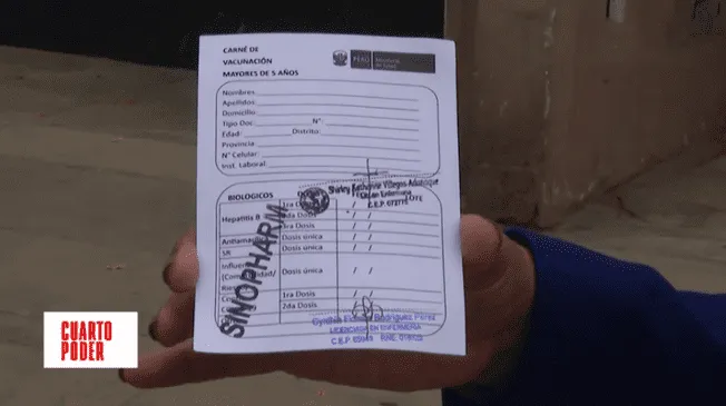 Carné de vacunación falsificado. Carné de vacunación falsificado.