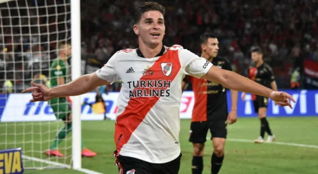 Julián Álvarez abrió el marcador para River Plate sobre Colón