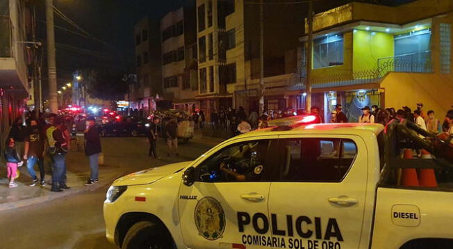 Policías llegas hasta la casa de Sideral para resguardarla