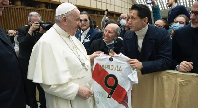 Gianluca Lapadula se encontró con el Papa Francisco.