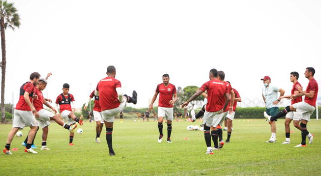 Gregorio Pérez definió el once titular de Universitario para la Noche Crema