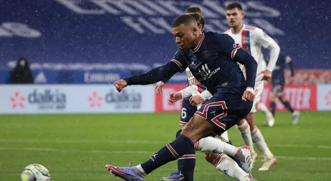 Mbappé no pudo anotar hoy ante el Lyon