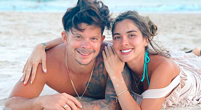 Mario Hart surfea con Korina y no consideran el fuerte oleaje que dejó 2 fallecidos