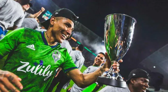 Raúl Ruidíaz seguirá en Seattle Sounders por tres años más