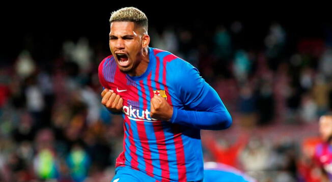 Ronald Araújo tiene contrato con el Barcelona hasta mediados del 2023