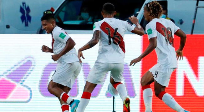 Con gol de Flores, Perú hizo historia en Barranquilla y se metió a zona de clasificación directa.