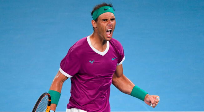 Rafael Nadal en acción durante la final del Australian Open 2022