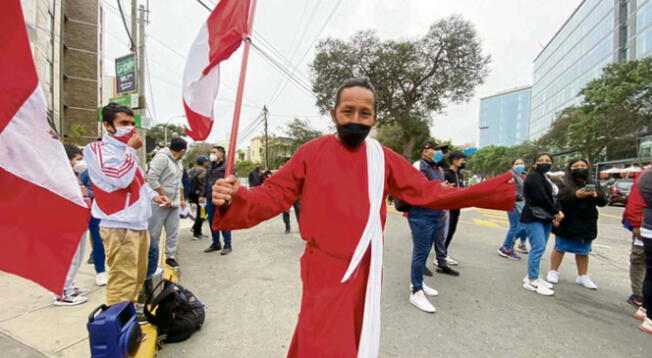 Hincha israelita se amaneció acompañando a la Selección Peruana