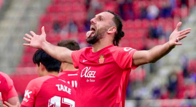 En España hay un Hernán Barcos que también es goleador.