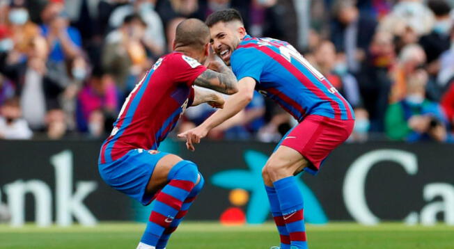 Dani Alves y Jordi Alba celebran gol de Barcelona ante Atleti