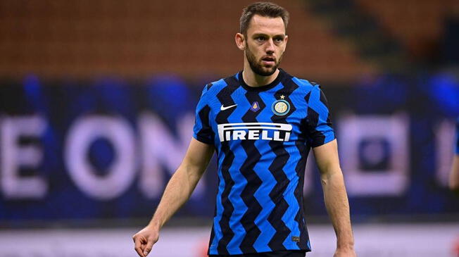 Stefan de Vrij se perfila como el elegido por el Barcelona. Stefan de Vrij se perfila como el elegido por el Barcelona.